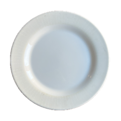 Assiette plate blanche bord texturé relief discret Ø27,5cm vue dessus