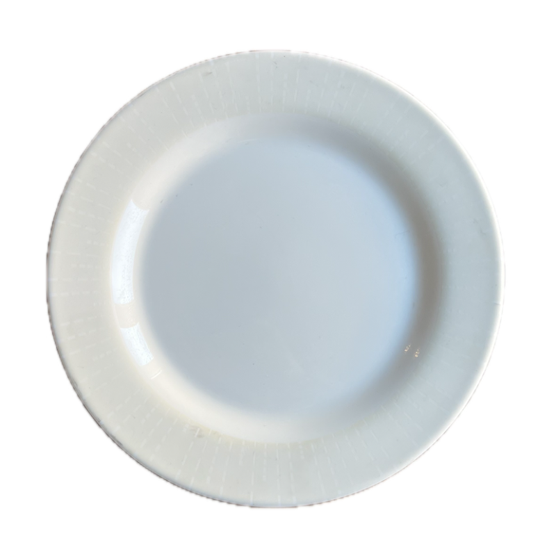 Assiette plate blanche bord texturé relief discret Ø27,5cm vue dessus