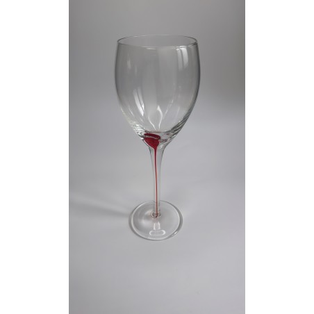 Verre à vin transparent forme tulipe pied fin pastille noire vue de face