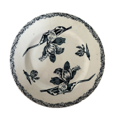Assiette plate ancienne en porcelaine