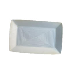 Assiette rectangulaire blanche relief géométrique moderne 27,5cm vue dessus